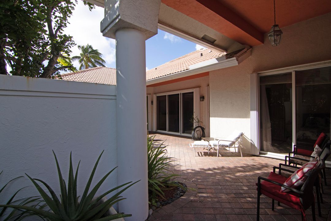 Activo con contrato: $9,800 (3 camas, 3 baños, 1928 Pies cuadrados)