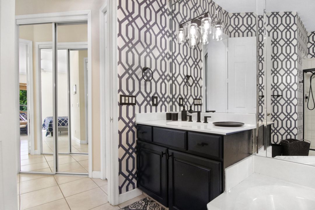 Activo con contrato: $9,800 (3 camas, 3 baños, 1928 Pies cuadrados)