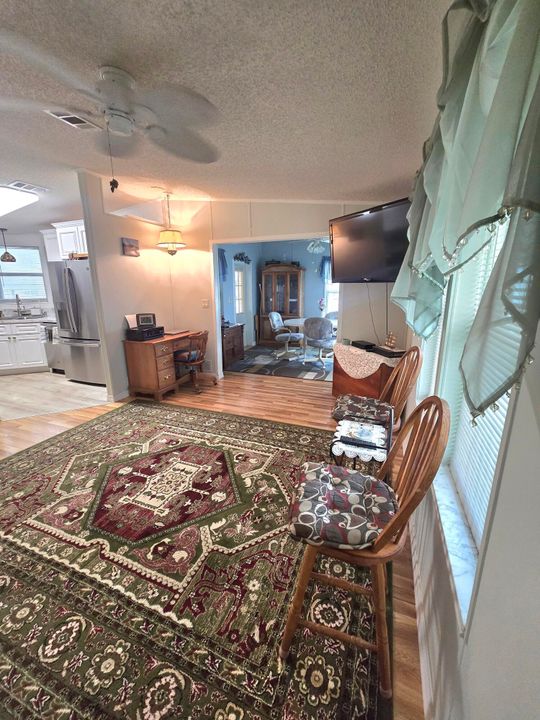 待售: $198,000 (2 贝兹, 2 浴室, 1018 平方英尺)