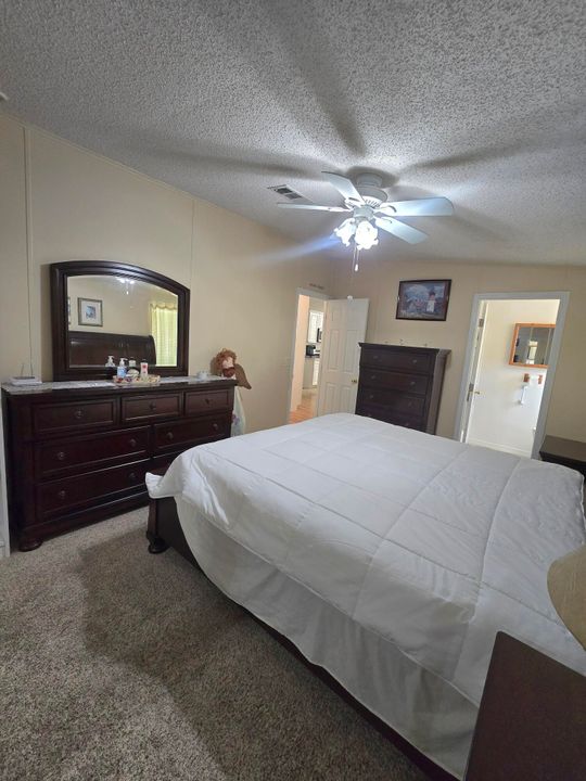 待售: $198,000 (2 贝兹, 2 浴室, 1018 平方英尺)