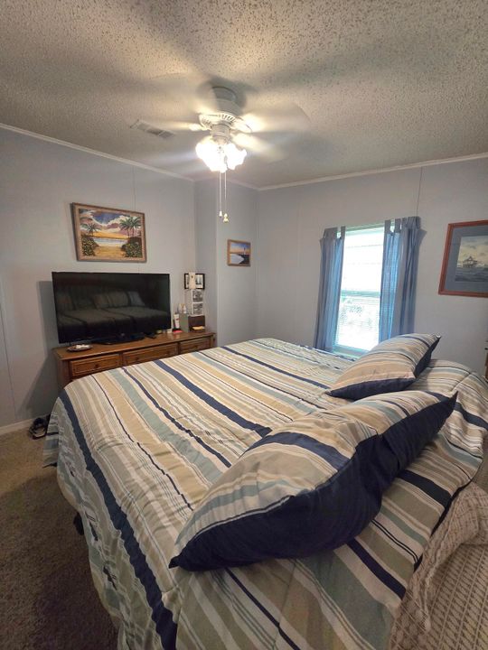 待售: $198,000 (2 贝兹, 2 浴室, 1018 平方英尺)