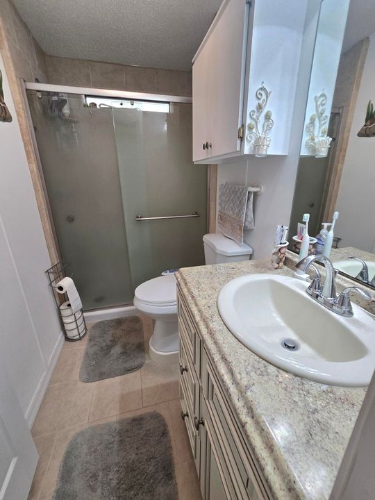 待售: $198,000 (2 贝兹, 2 浴室, 1018 平方英尺)