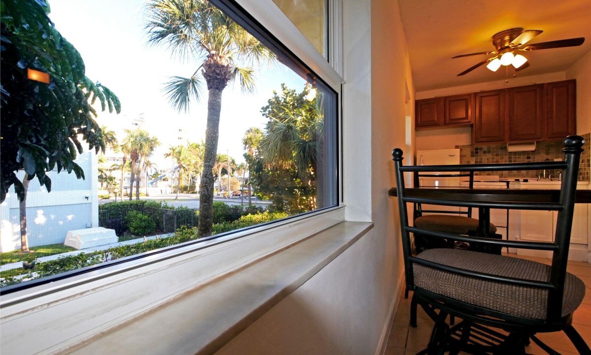 合同活跃: $1,450 (0 贝兹, 1 浴室, 300 平方英尺)