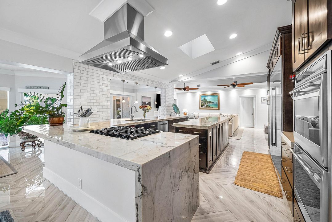 На продажу: $3,875,150 (5 спален, 4 ванн, 4079 Квадратных фут)