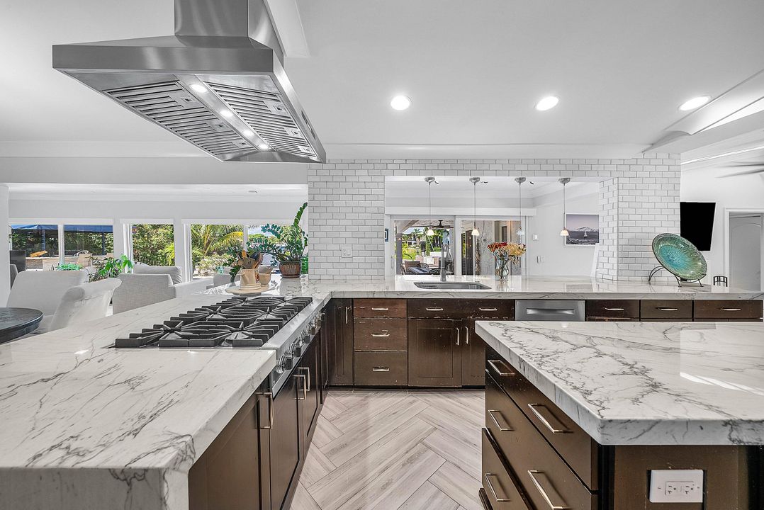 На продажу: $3,875,150 (5 спален, 4 ванн, 4079 Квадратных фут)