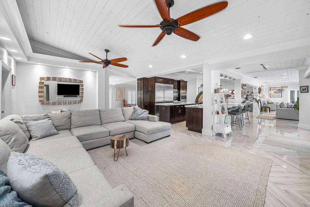 На продажу: $3,875,150 (5 спален, 4 ванн, 4079 Квадратных фут)