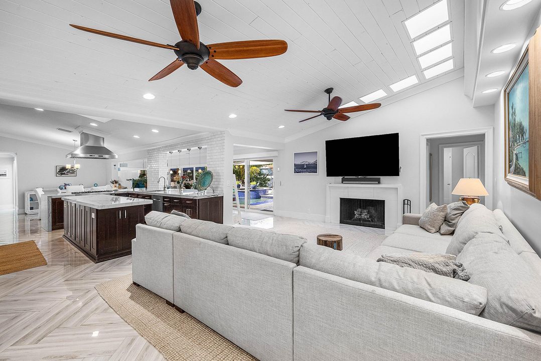 На продажу: $3,875,150 (5 спален, 4 ванн, 4079 Квадратных фут)