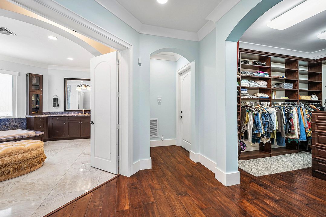 На продажу: $3,875,150 (5 спален, 4 ванн, 4079 Квадратных фут)