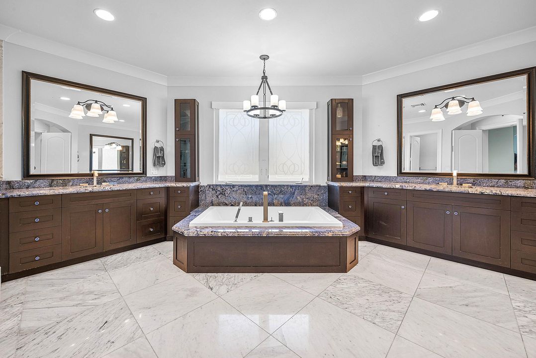 На продажу: $3,875,150 (5 спален, 4 ванн, 4079 Квадратных фут)