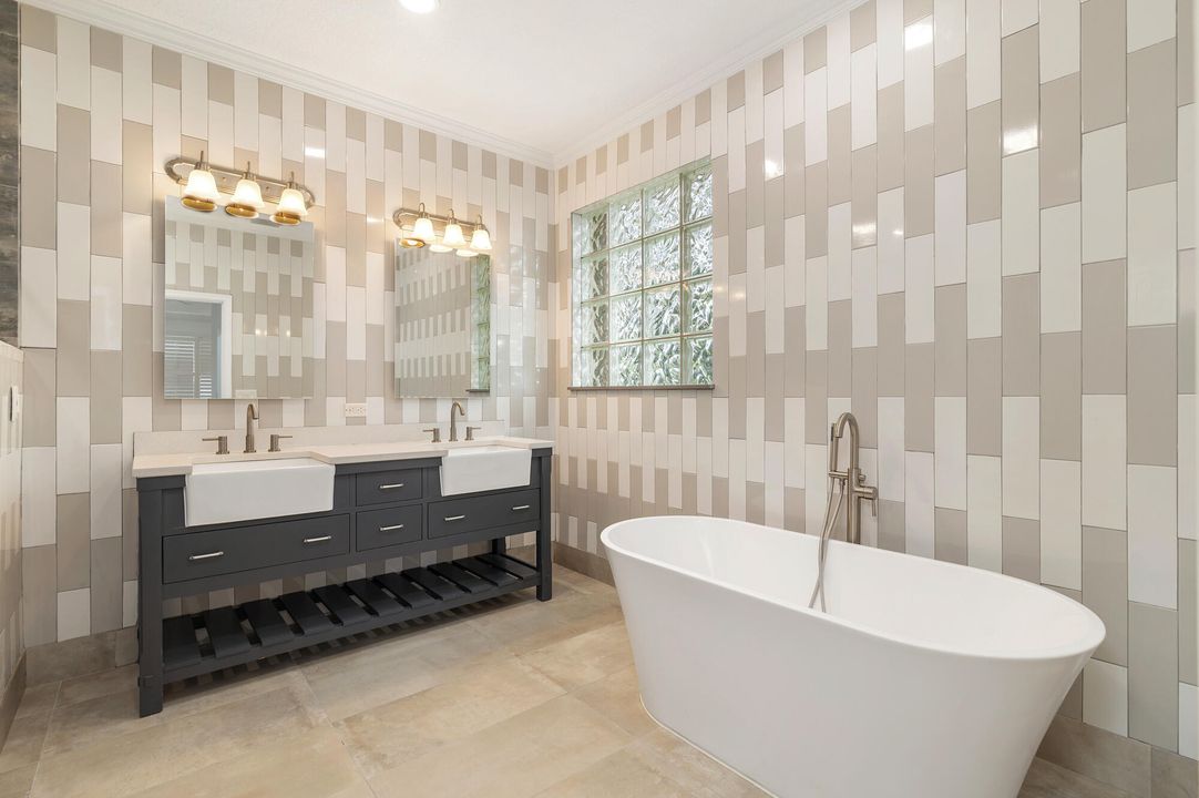 待售: $670,000 (2 贝兹, 2 浴室, 1993 平方英尺)