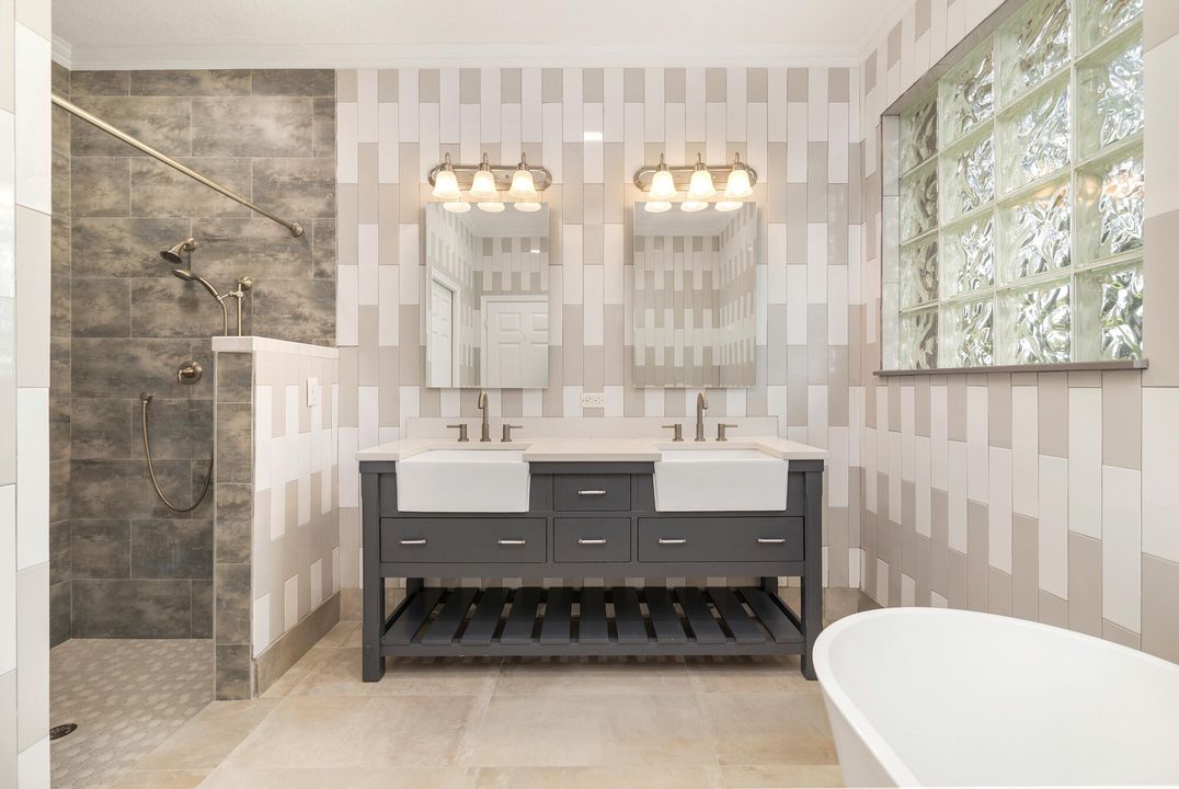 待售: $670,000 (2 贝兹, 2 浴室, 1993 平方英尺)