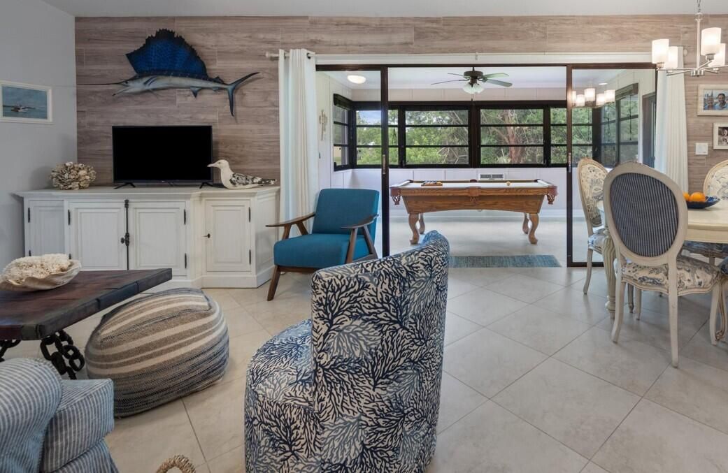 Recently Sold: $398,000 (2 beds, 1 baths, 1338 Square Feet)