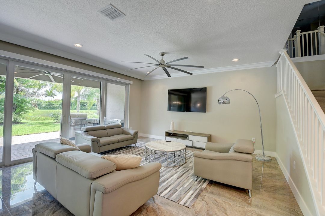 出租: $9,000 (4 贝兹, 3 浴室, 2656 平方英尺)