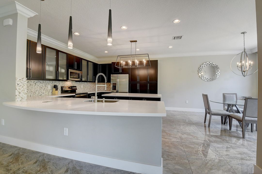 出租: $9,000 (4 贝兹, 3 浴室, 2656 平方英尺)