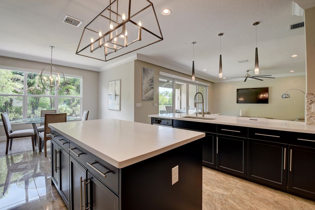 出租: $9,000 (4 贝兹, 3 浴室, 2656 平方英尺)