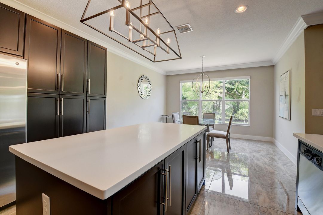 出租: $9,000 (4 贝兹, 3 浴室, 2656 平方英尺)