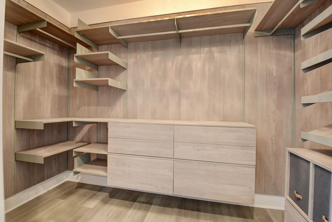 出租: $9,000 (4 贝兹, 3 浴室, 2656 平方英尺)