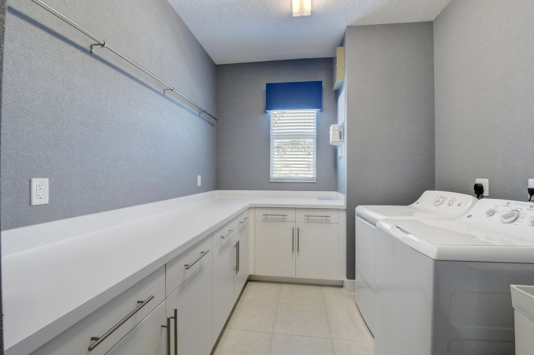 出租: $9,000 (4 贝兹, 3 浴室, 2656 平方英尺)