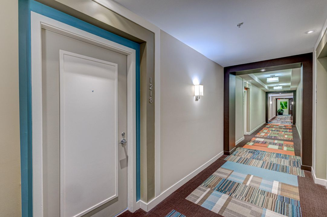 Recently Rented: $5,200 (1 beds, 1 baths, 755 Square Feet)