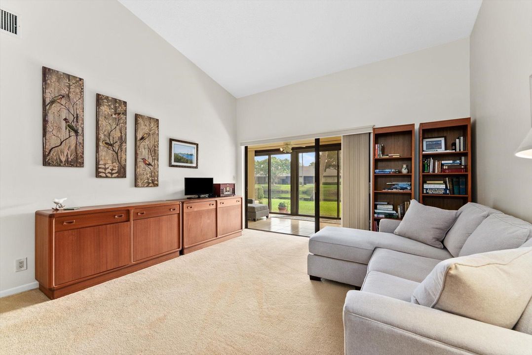 En Venta: $319,900 (2 camas, 2 baños, 1484 Pies cuadrados)