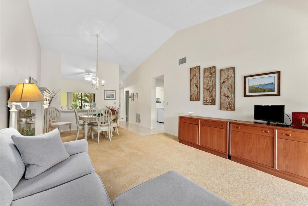 En Venta: $319,900 (2 camas, 2 baños, 1484 Pies cuadrados)