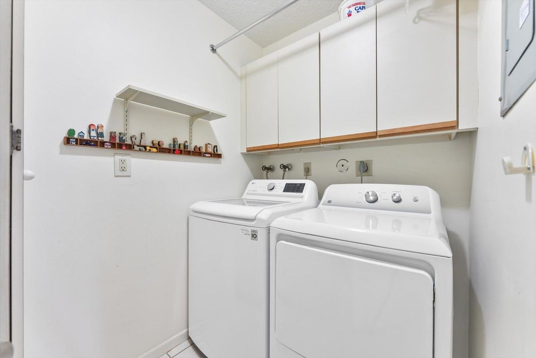 En Venta: $319,900 (2 camas, 2 baños, 1484 Pies cuadrados)