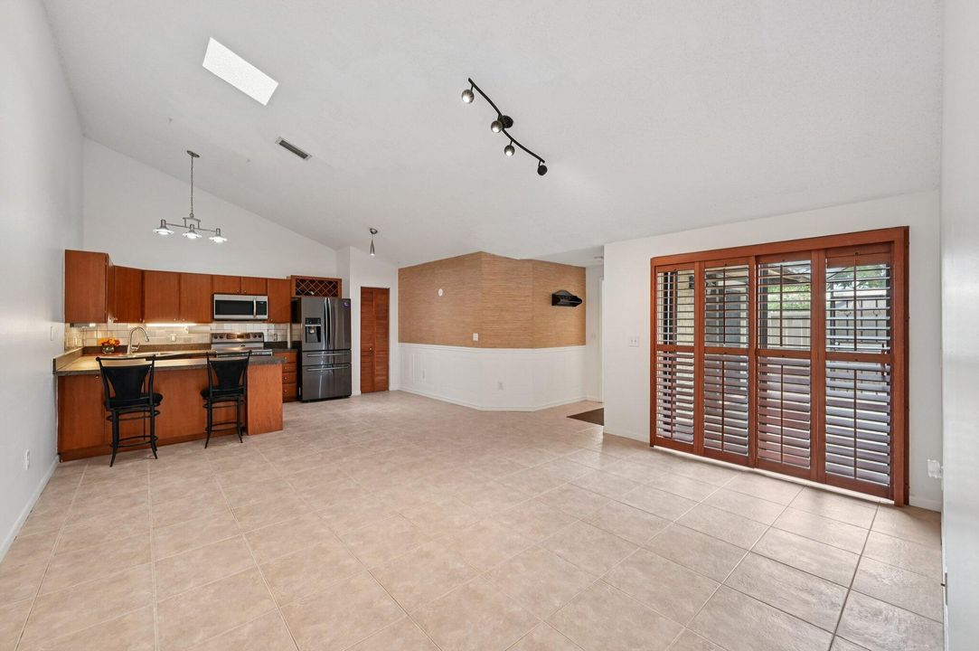 Active With Contract: $364,900 (3 beds, 2 baths, 1276 Square Feet)