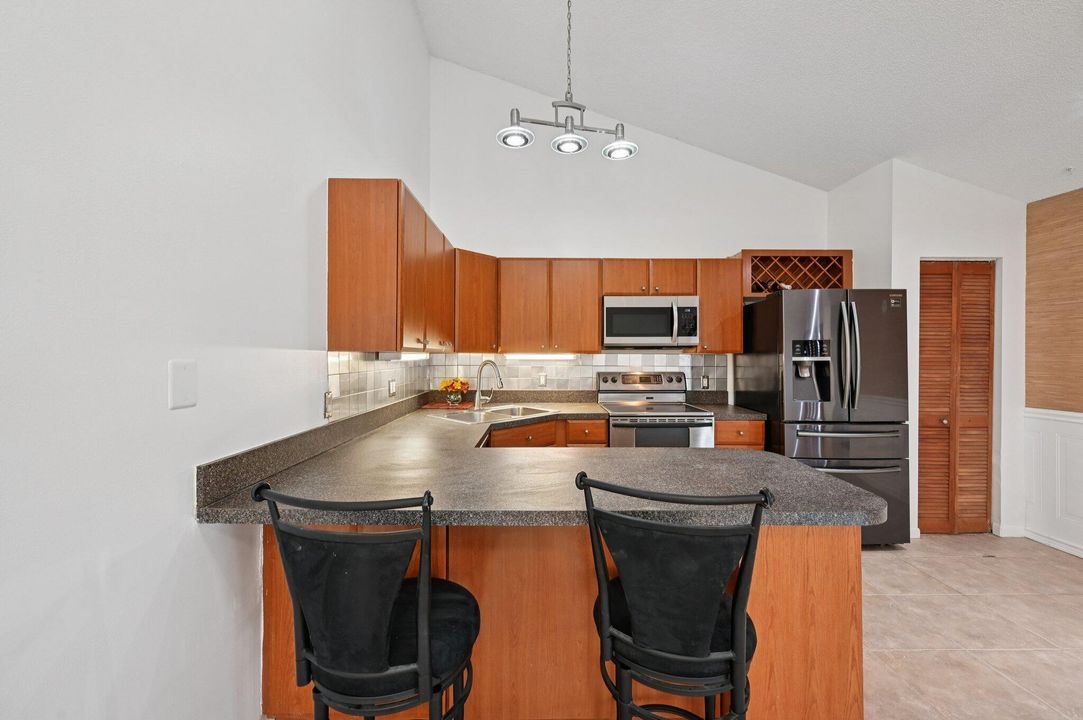 Active With Contract: $364,900 (3 beds, 2 baths, 1276 Square Feet)