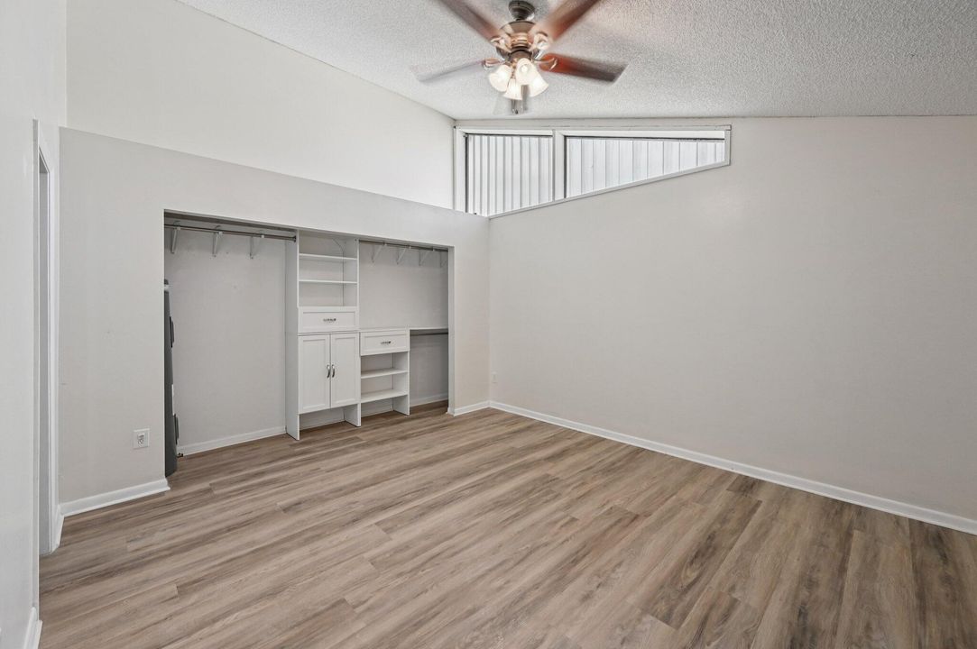 Active With Contract: $364,900 (3 beds, 2 baths, 1276 Square Feet)
