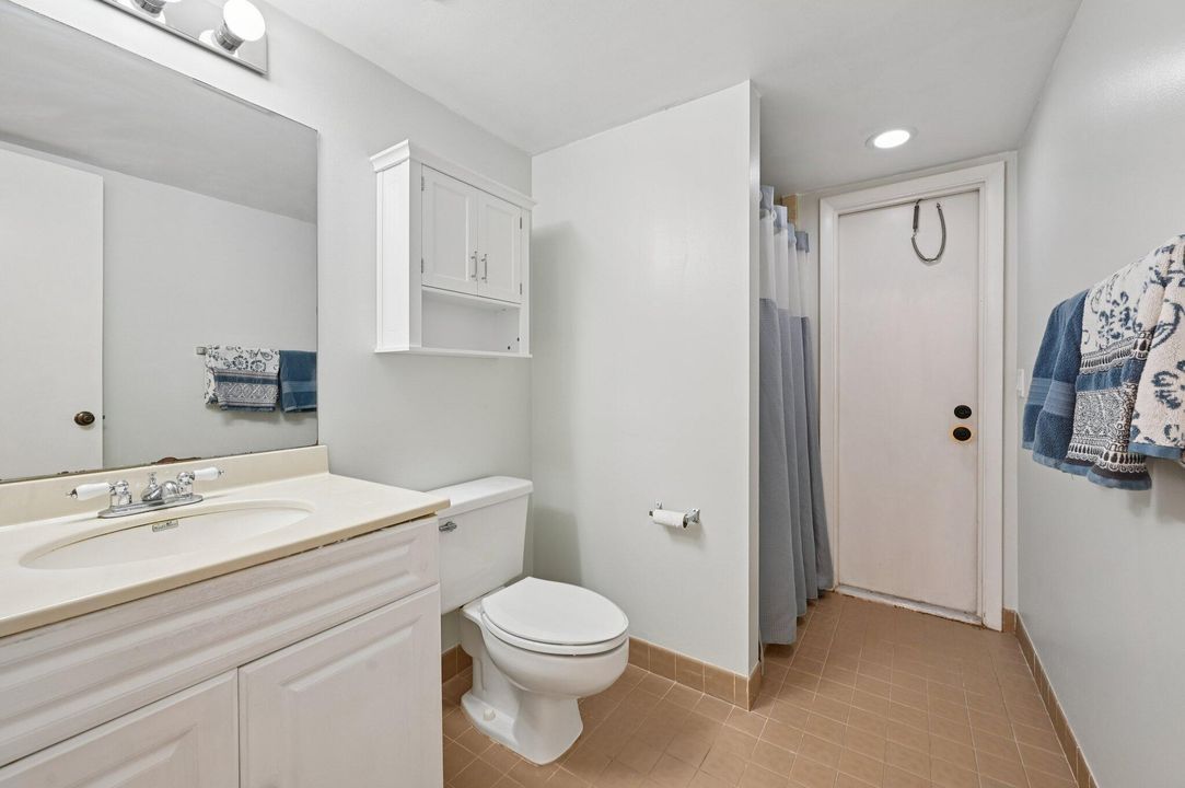 Active With Contract: $364,900 (3 beds, 2 baths, 1276 Square Feet)