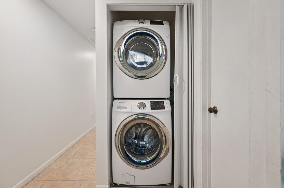 Active With Contract: $364,900 (3 beds, 2 baths, 1276 Square Feet)