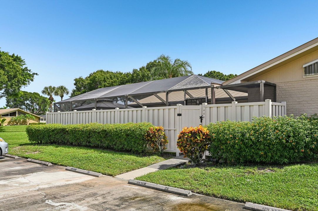 Active With Contract: $364,900 (3 beds, 2 baths, 1276 Square Feet)