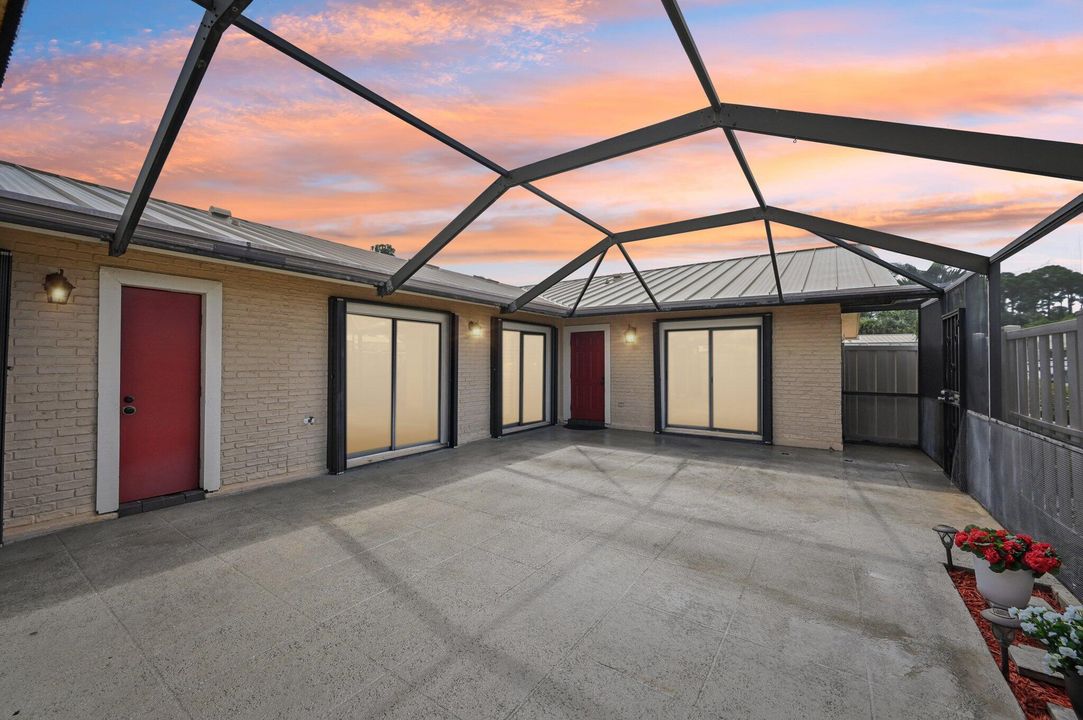 Active With Contract: $364,900 (3 beds, 2 baths, 1276 Square Feet)