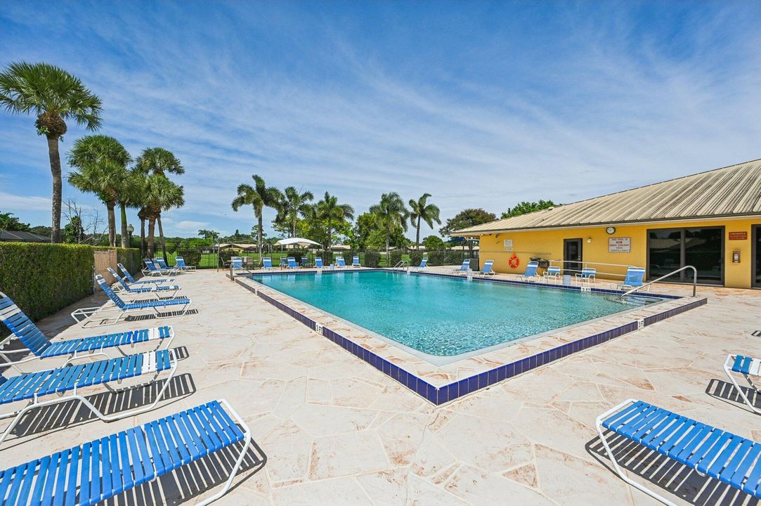 Active With Contract: $364,900 (3 beds, 2 baths, 1276 Square Feet)