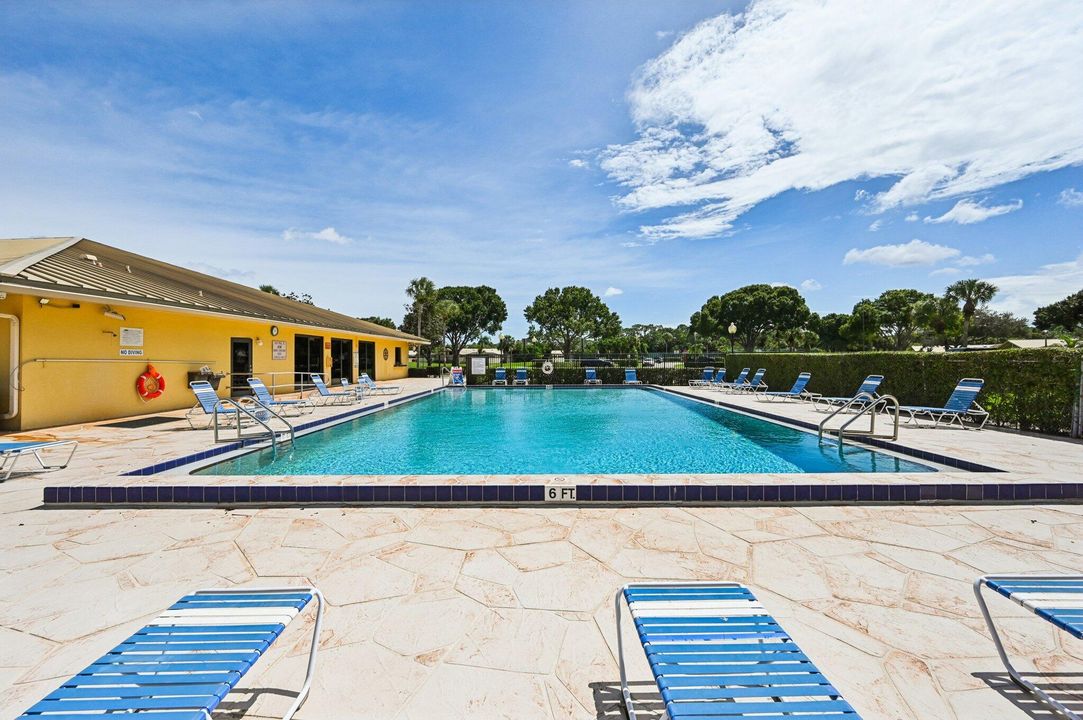 Active With Contract: $364,900 (3 beds, 2 baths, 1276 Square Feet)