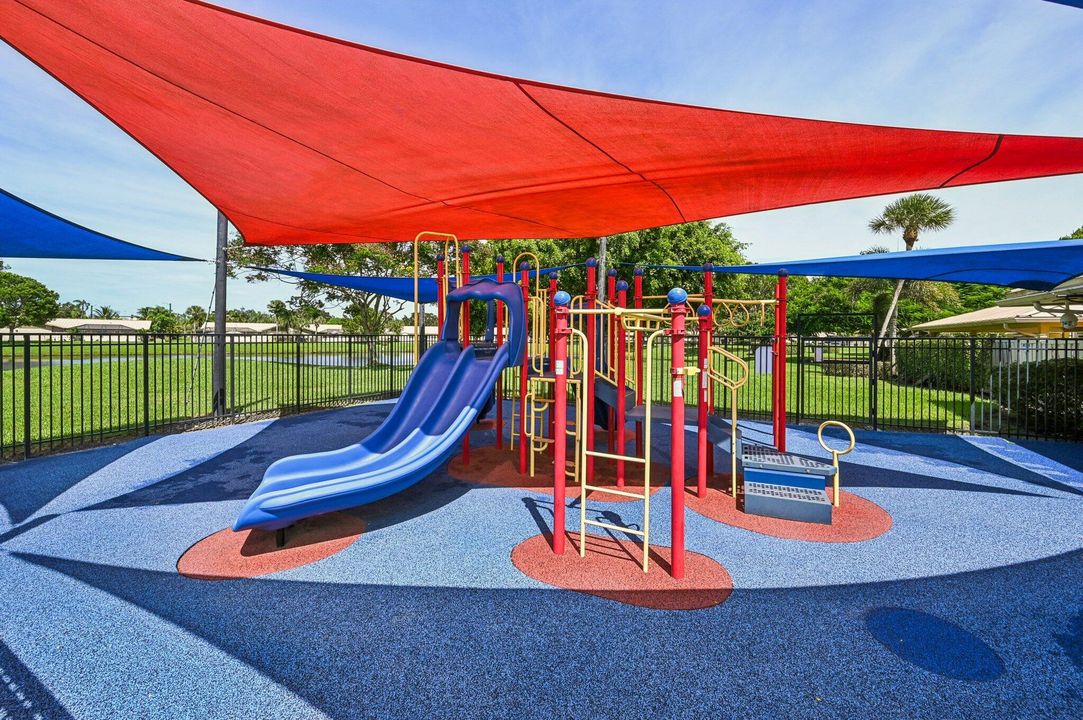 Active With Contract: $364,900 (3 beds, 2 baths, 1276 Square Feet)