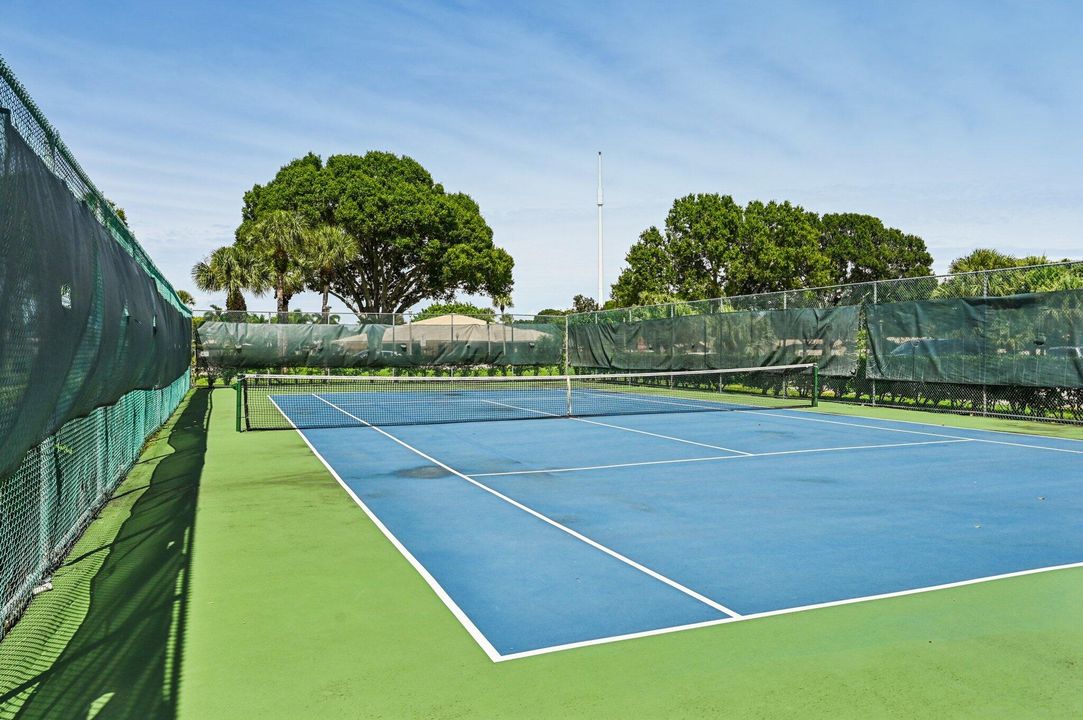 Active With Contract: $364,900 (3 beds, 2 baths, 1276 Square Feet)