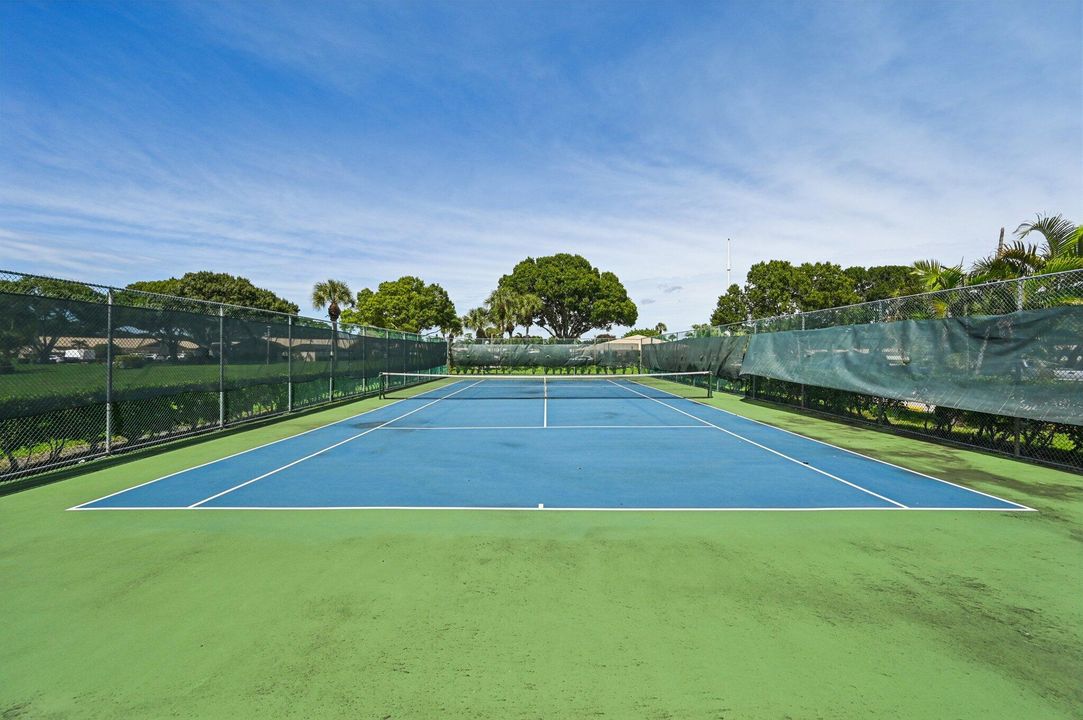 Active With Contract: $364,900 (3 beds, 2 baths, 1276 Square Feet)