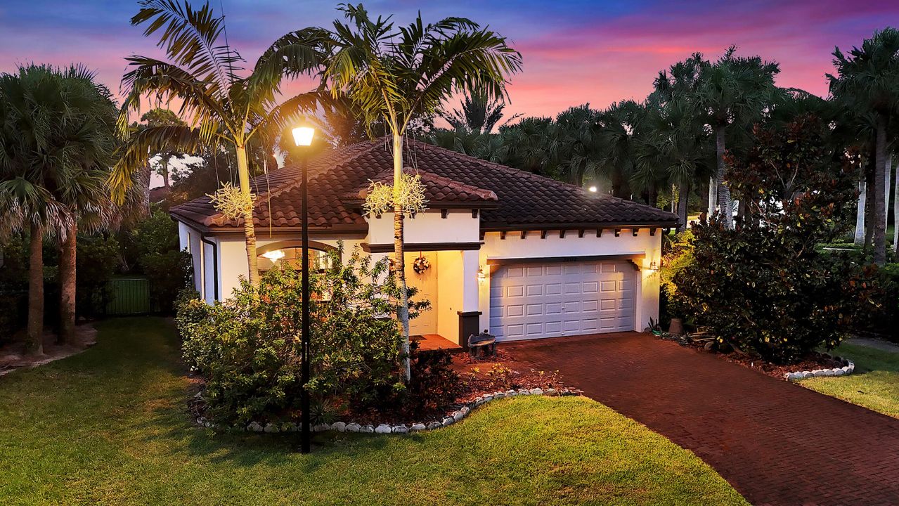 合同活跃: $550,000 (3 贝兹, 2 浴室, 2062 平方英尺)