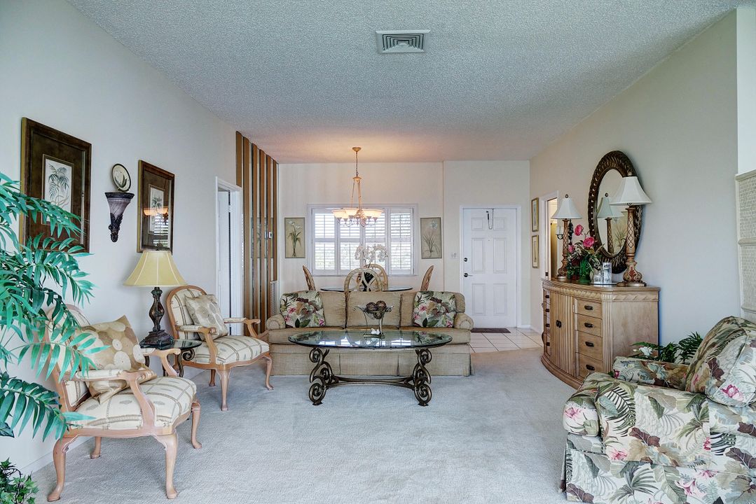 待售: $444,000 (2 贝兹, 2 浴室, 1227 平方英尺)