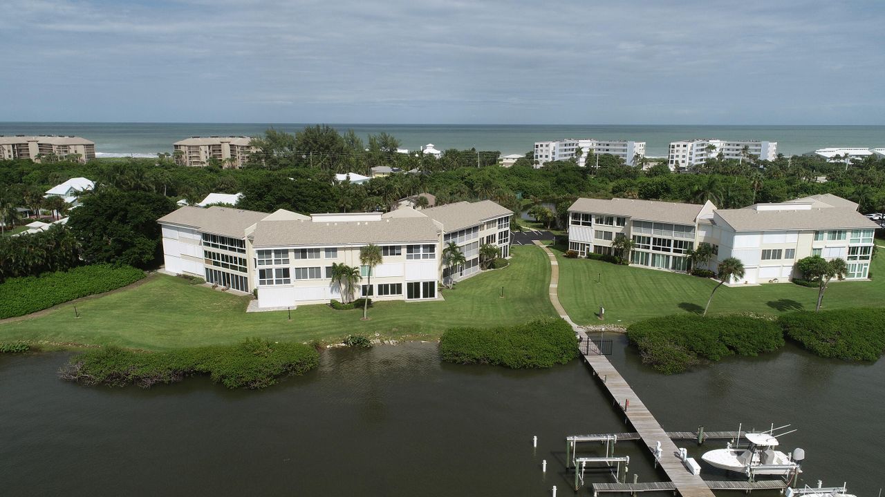 待售: $444,000 (2 贝兹, 2 浴室, 1227 平方英尺)