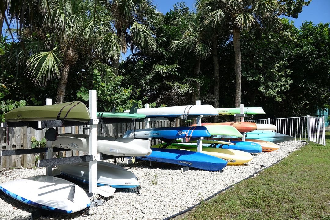 待售: $444,000 (2 贝兹, 2 浴室, 1227 平方英尺)