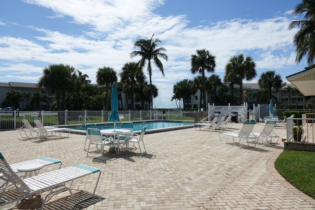 待售: $444,000 (2 贝兹, 2 浴室, 1227 平方英尺)