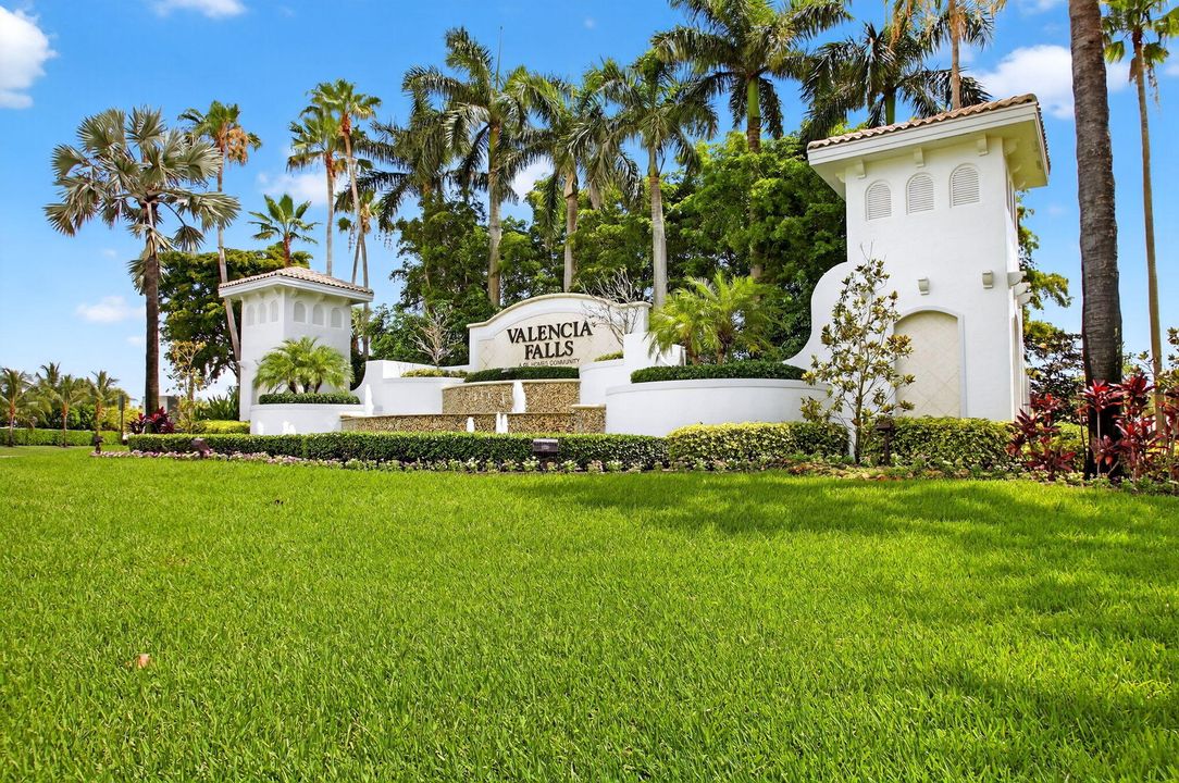 合同活跃: $795,000 (3 贝兹, 2 浴室, 2412 平方英尺)