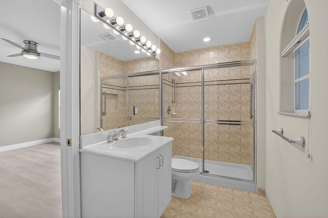 合同活跃: $795,000 (3 贝兹, 2 浴室, 2412 平方英尺)