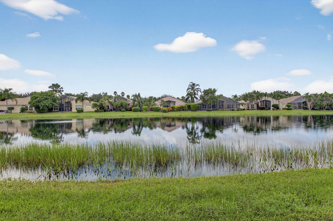 合同活跃: $795,000 (3 贝兹, 2 浴室, 2412 平方英尺)