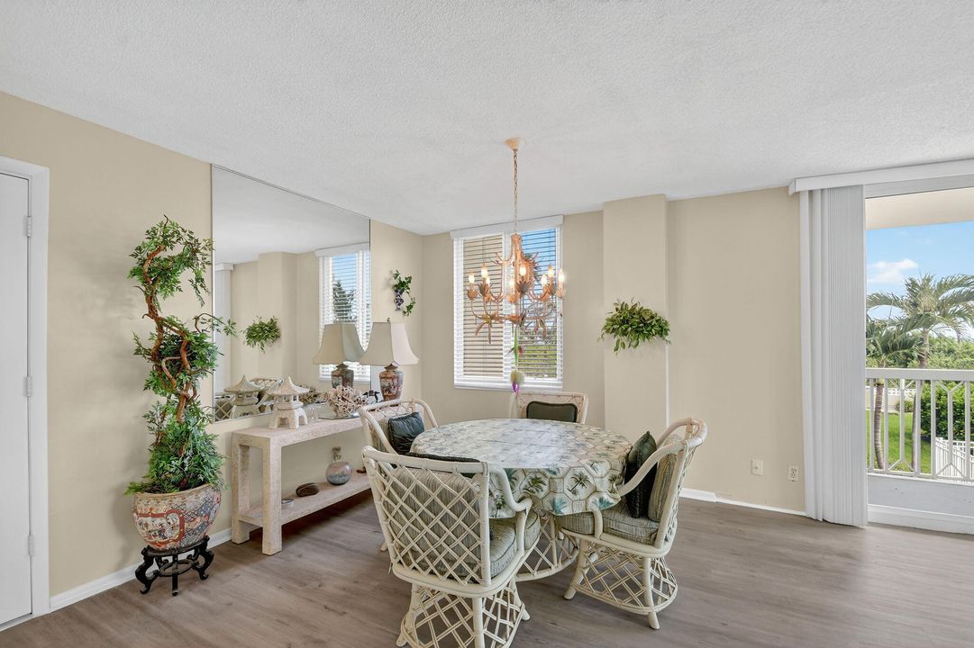 На продажу: $650,000 (2 спален, 2 ванн, 1064 Квадратных фут)