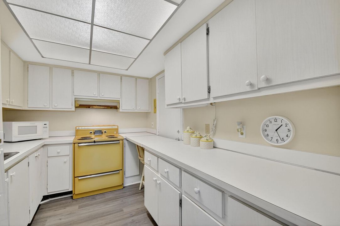 На продажу: $650,000 (2 спален, 2 ванн, 1064 Квадратных фут)