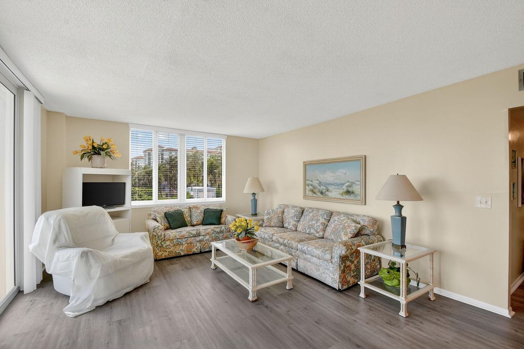 На продажу: $650,000 (2 спален, 2 ванн, 1064 Квадратных фут)