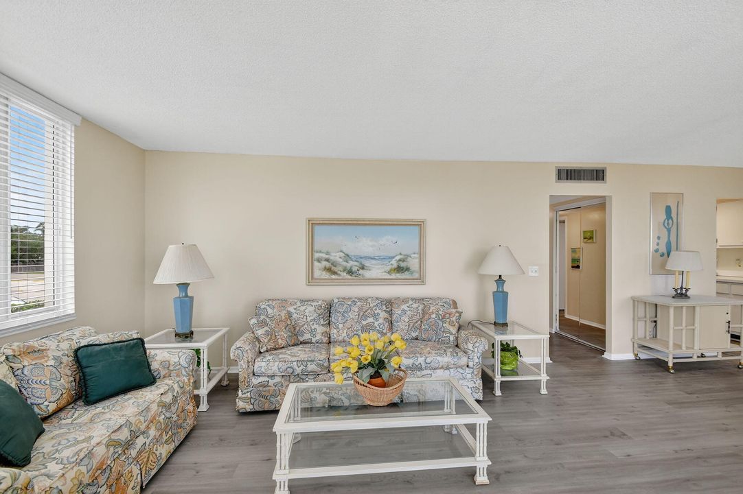 На продажу: $650,000 (2 спален, 2 ванн, 1064 Квадратных фут)